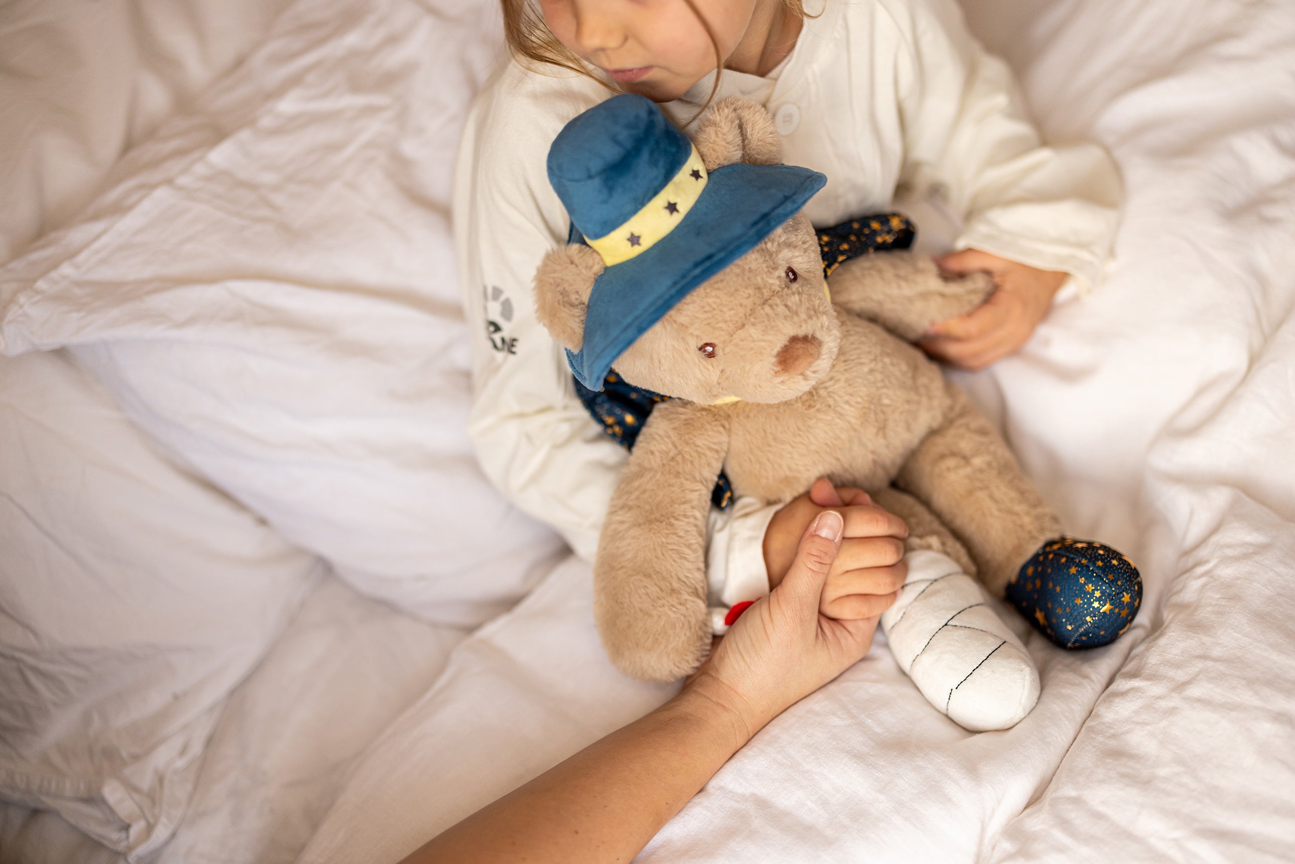  Image of files/13030_GirlHospital_LOW.jpg