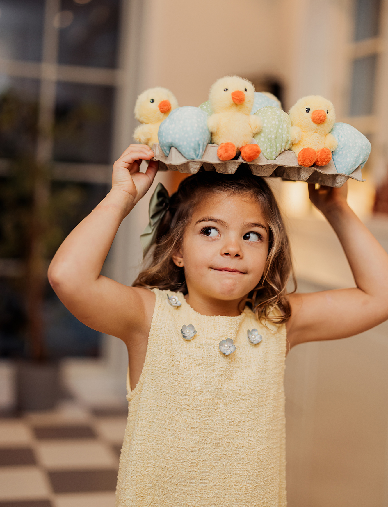  Image of files/2523_3064_GirlLooking.png