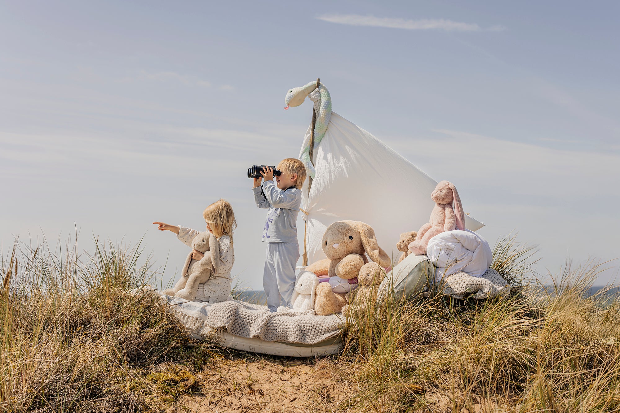  Image of files/4365_4339_2766_4338_4361_BoatBeach2kids_LOW.jpg