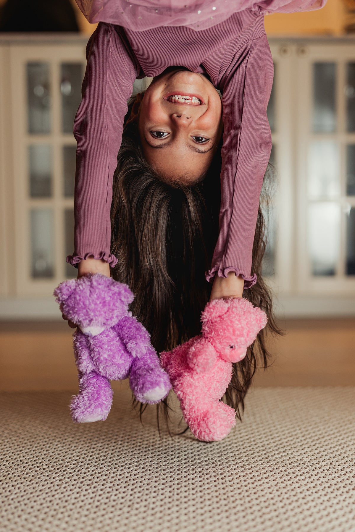  Image of files/4394_4399_ColorCubs_HangingGirl_LOW_bfa5cade-d795-4997-8d56-177667f8d1eb.jpg