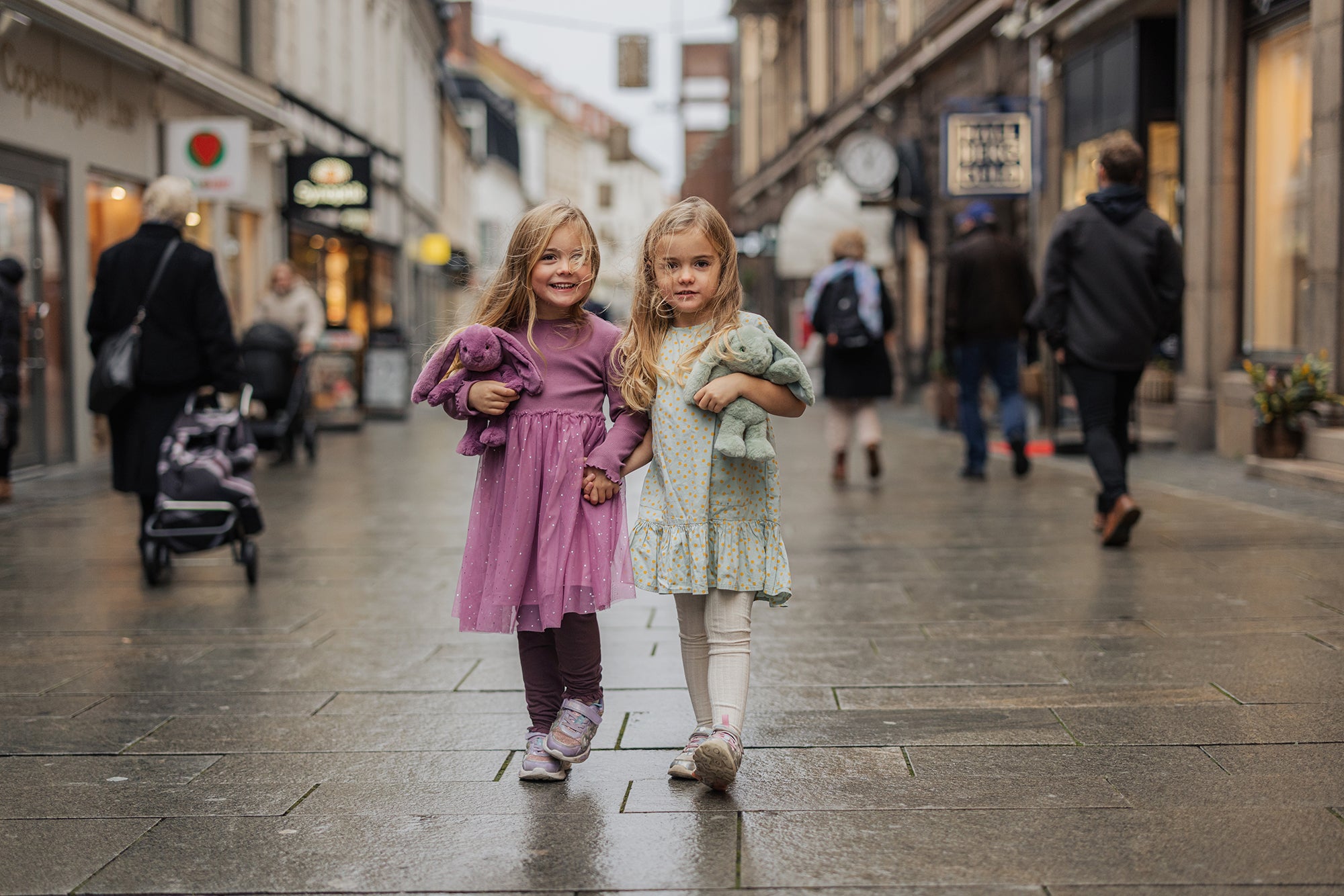  Image of files/4403_4402_BloomingGirlStreet_wide_LOW.jpg