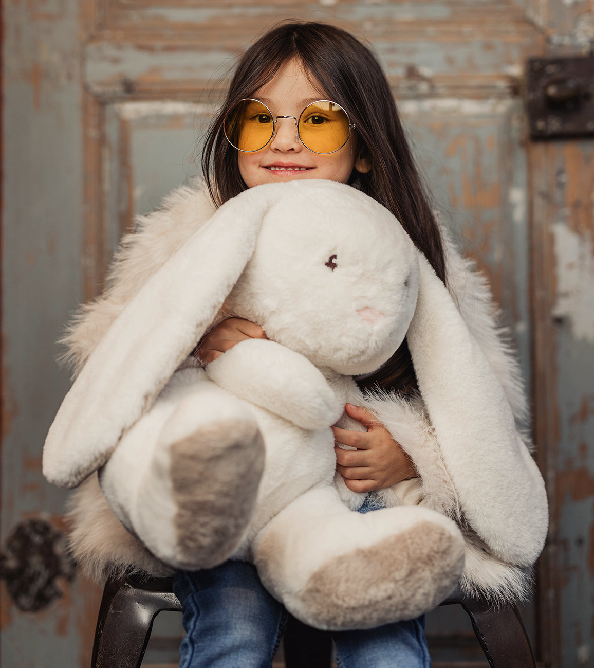  Image of files/4416_GirlDoorSmile_TeddyMoccaBunny_crop_LOW.jpg