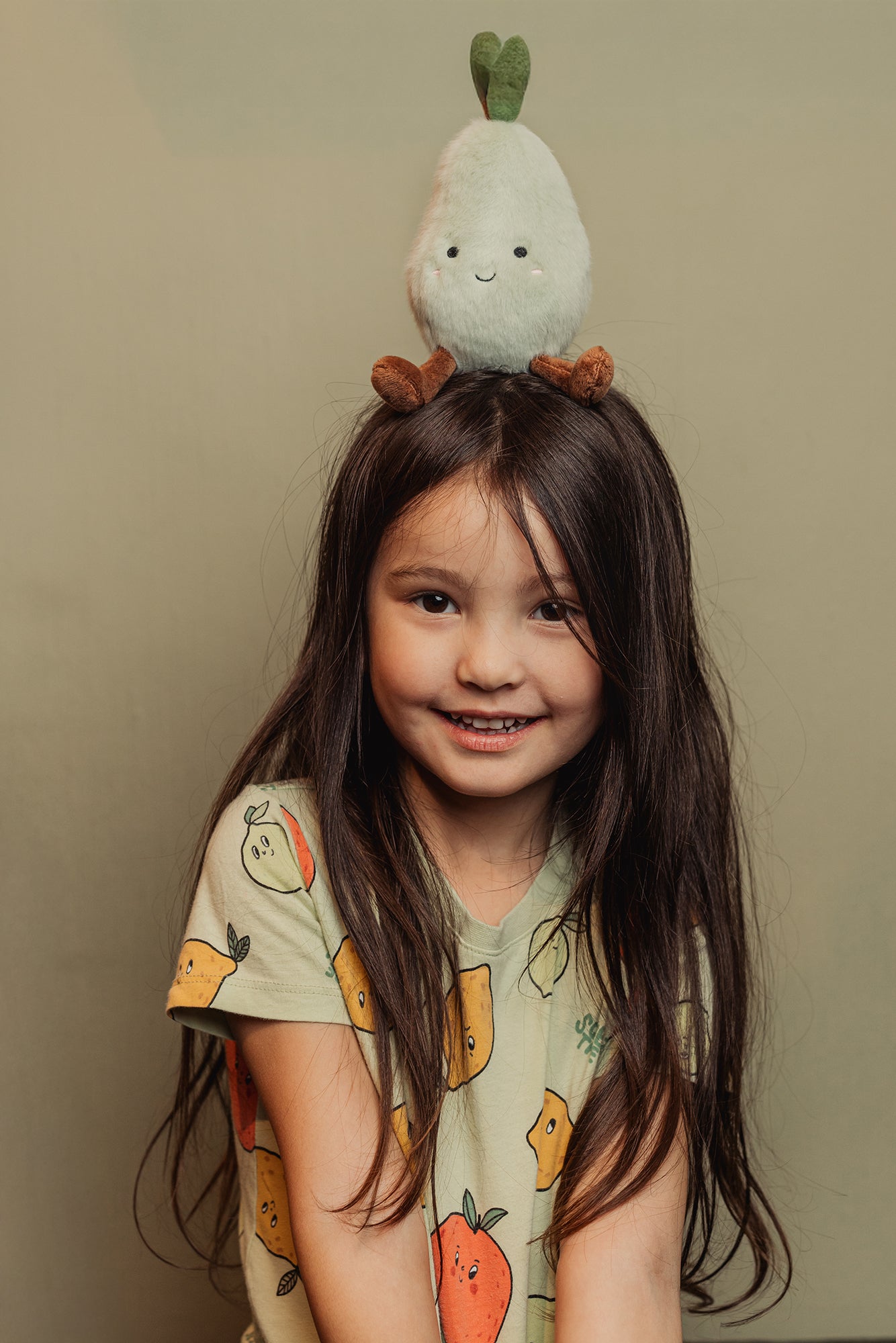  Image of files/4422_PearGirl_Head_Smile_LOW.jpg